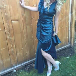 Mermaid gown with slit